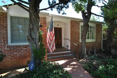 Main picture of 3820 Cedar Ave