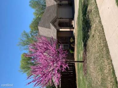 Main picture of 921 Meadowlands Dr