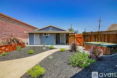 Main picture of 2595 Pioneer Ave