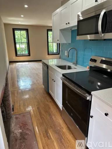 Main picture of 99 Ferry St