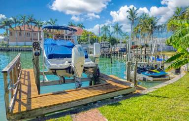 Main picture of 371 Bath Club Blvd N