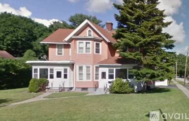 Main picture of 3977 Lake Ave