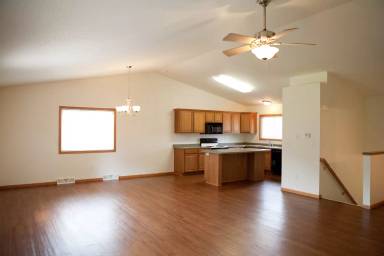 Main picture of 323 Ofallon Ct W