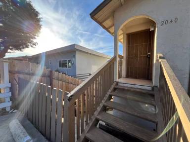 Main picture of 2040 Noble St