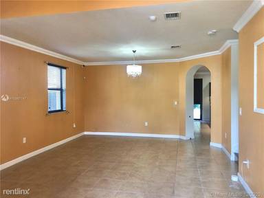 Main picture of 124 SE 36th Ave