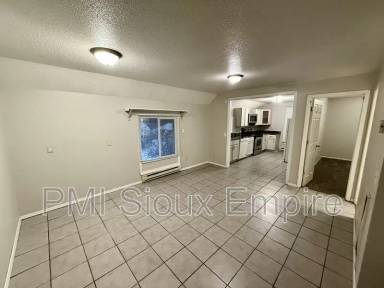 Main picture of 609 S Spring Ave
