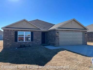 Main picture of 904 W Aiden Dr