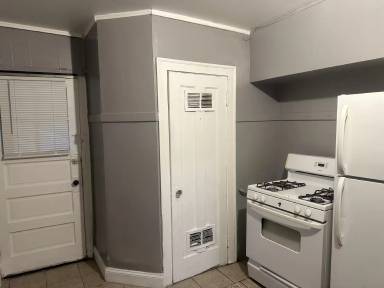 Main picture of 8718 S May St