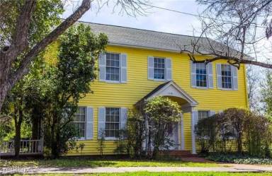 Main picture of 1103 W 22nd St