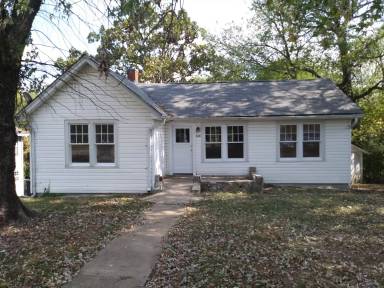 Main picture of 110 Hendricks Blvd