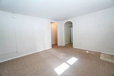 Main picture of 2506 W Woodlawn Ave
