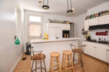 Main picture of 2335 Rohs St