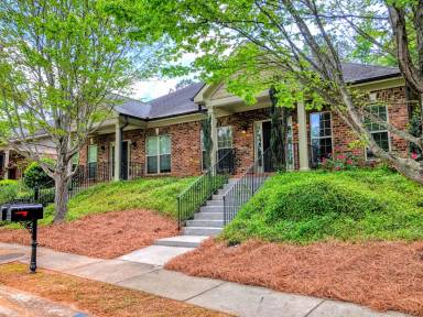 Main picture of 1121 Livingston Trl