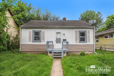 Main picture of 2621 Poland St