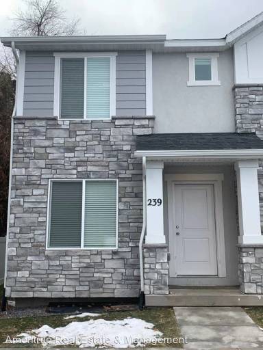 Main picture of 239 W Spruce Way