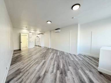 Main picture of 7 S Main St