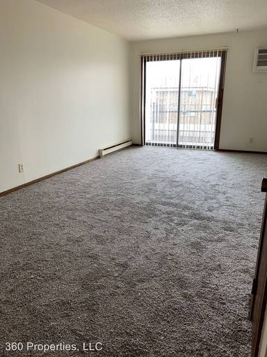 Main picture of 1510 E Gateway Cir S