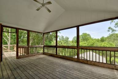 Main picture of 200 W Mockingbird Ln