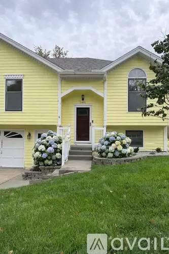 Main picture of 1401 NE Weddle Ln