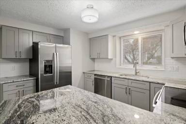 Main picture of Summit Knolls Apartments & Townhomes