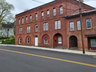 Main picture of 16 Summer Street