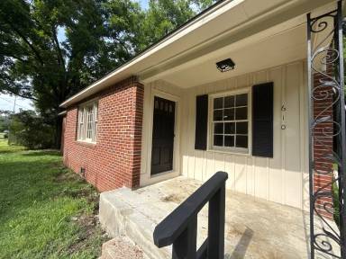 Main picture of 610 N McLemore Ave, Brownsville TN - Unit 1