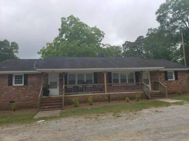 Main picture of 105 S Jones St