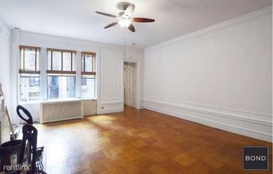 Main picture of 304 W 107th St