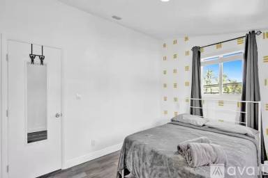 Main picture of 725 NE 7th St