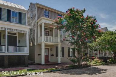 Main picture of 363 Washington St