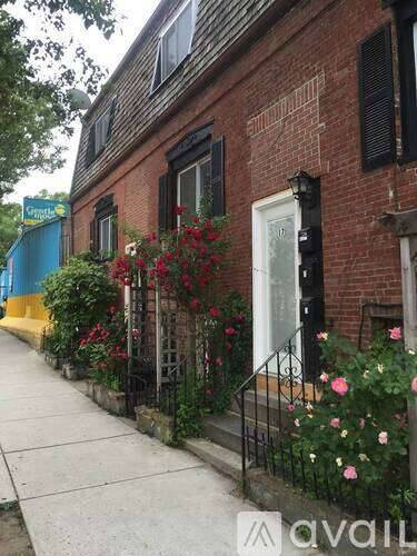 Main picture of 17 Boston St