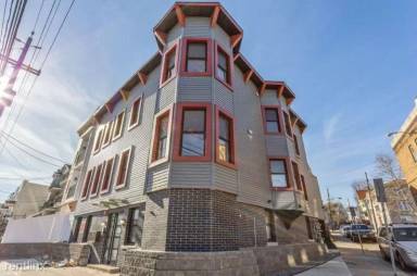 Main picture of 739 Garfield Ave