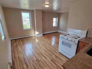 Main picture of 335 Broad St
