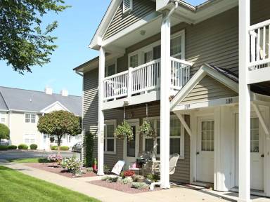 Main picture of Summit Knolls Apartments & Townhomes