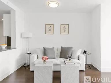 Main picture of 61 Bay St