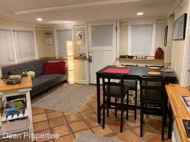 Main picture of 903 Myrtle St NE