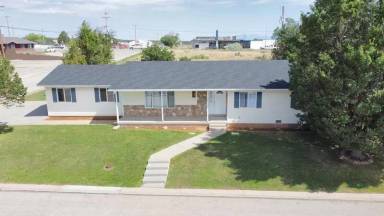 Main picture of 465 E Meadowlark Ln