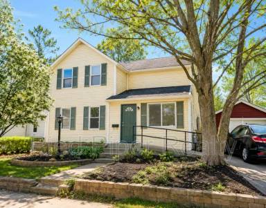 Main picture of 427 W Clark St