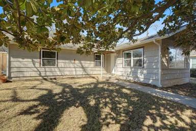 Main picture of 422 N Pecan St