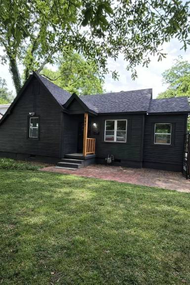 Main picture of 697 N Holmes St