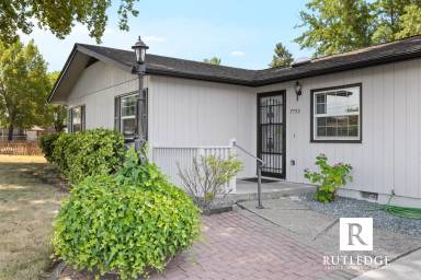 Main picture of 7753 Gladstone Ave