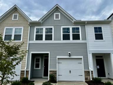 Main picture of 172 Paramount Dr