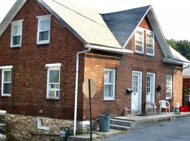 Main picture of 301 E Pike St