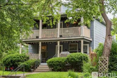 Main picture of 221 4th Ave NE
