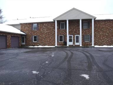 Main picture of 1100 W Maple St