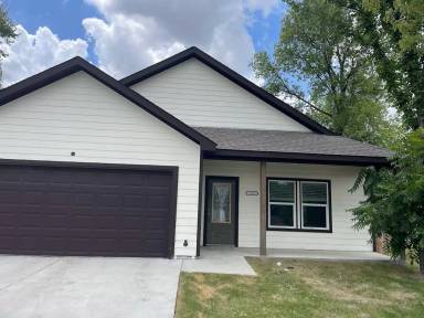 Main picture of 3808 E Berry St