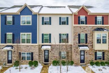 Main picture of 2002 Hemlock Ln