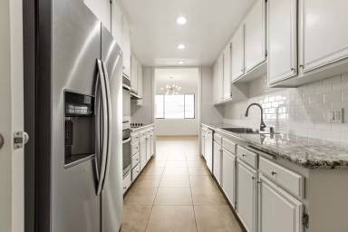 Main picture of 430 N Maple Dr