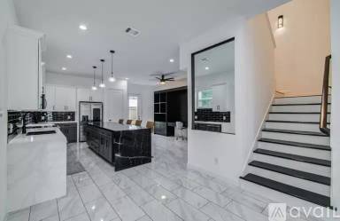 Main picture of 5905 Crest Ct
