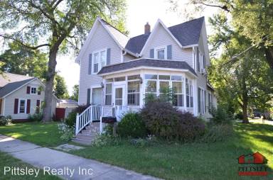 Main picture of 230 S 9th St